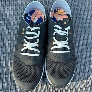 OluKai- Huia - Women’s Athletic Trainer - Black - 8 1/2